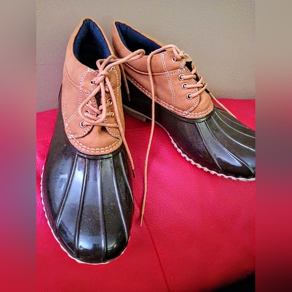 Tommy Hilfiger Shoes - NWOT Tommy Hilfiger rain duck boot